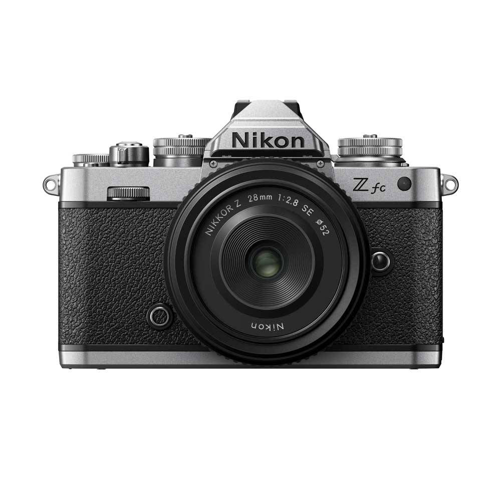 Nikon Z fc Systemkamera mit Z 28 mm f/2.8 SE Festbrennweite