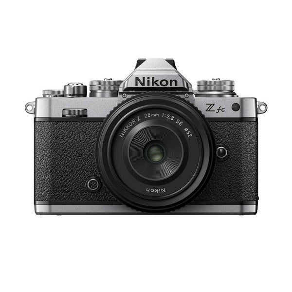 Nikon Z fc Systemkamera mit Z 28 mm f/2.8 SE Festbrennweite