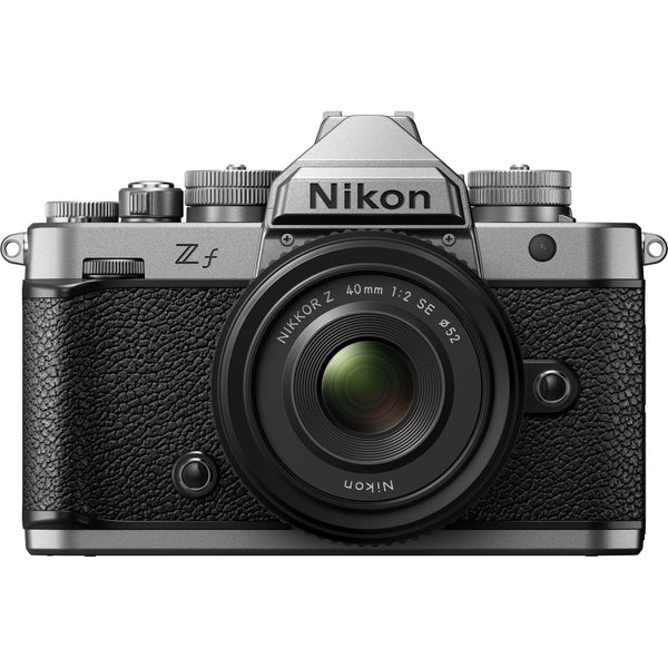 Nikon Zf Systemkamera mit 40mm SE Festbrennweite Silber